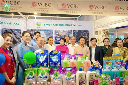 AAB Group - Xuất khẩu lô hàng nước giặt xả đầu tiên tới Lào